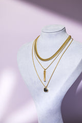 Quadratischer Anhänger mit Kette Silber